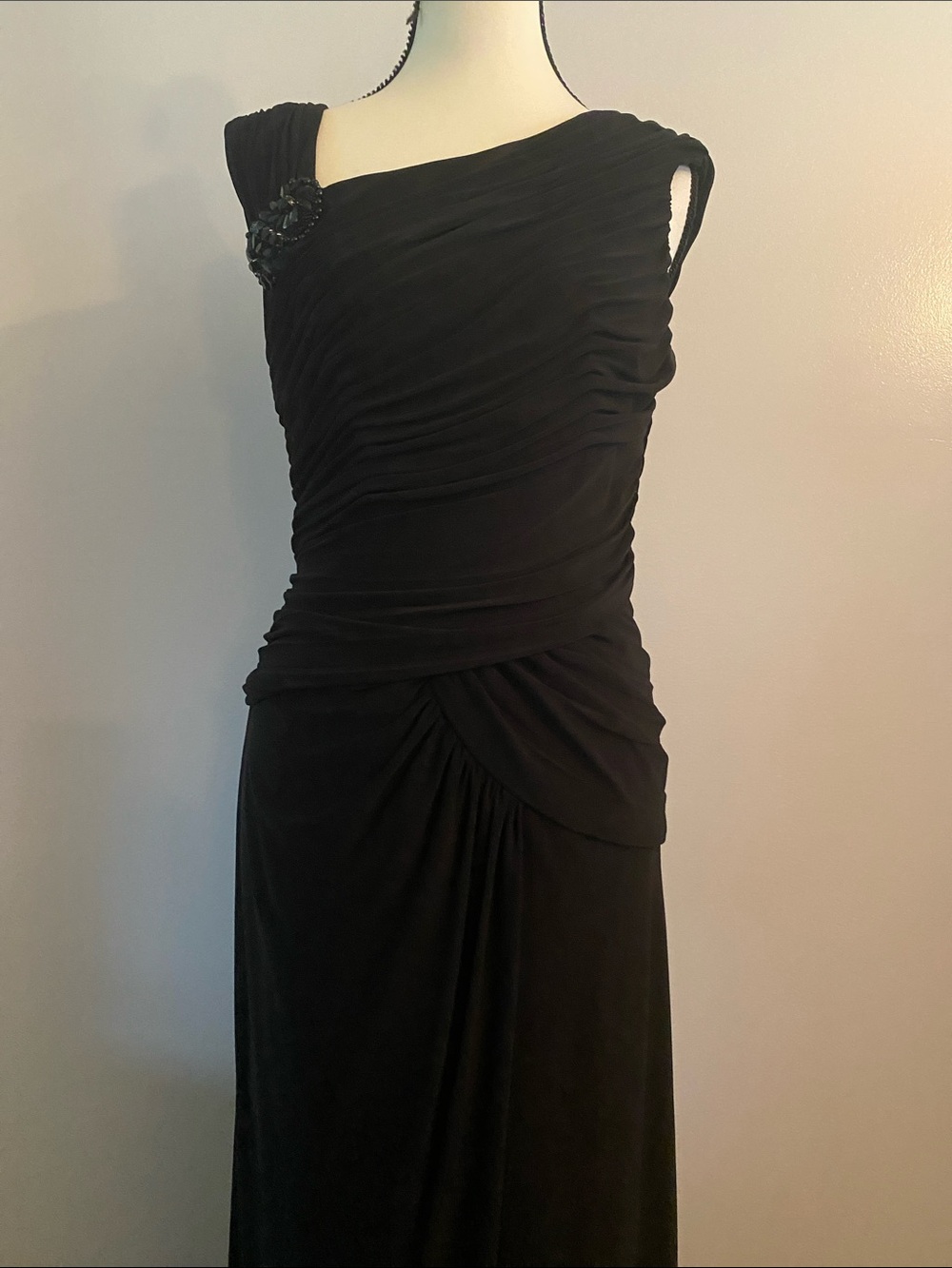 Adrianna Papell size 12 black figure flattering gown - Picture 5 of 13